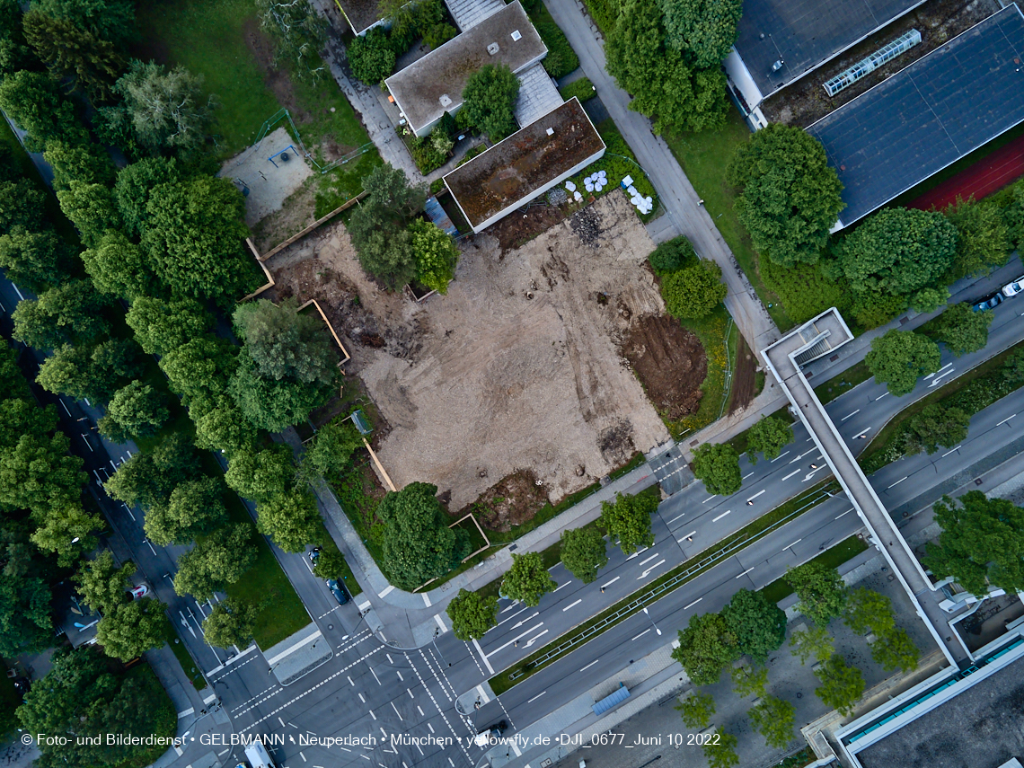 10.06.2022 - Luftbilder von der Baustelle Haus für Kinder in Neuperlach